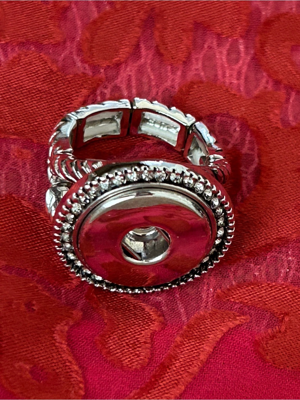 Magnolia and Vine Silver-Tone Stretch Ring - 18mm Snaps